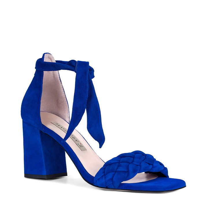 Niebieskie sandały damskie z ręcznie plecionym warkoczem wykonane z naturalnej skóry zamszowej